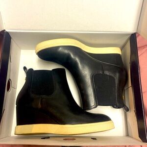 Ralph Lauren Reade wedge sneaker, size 7.5